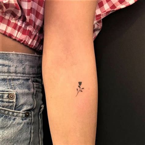 mujer mini tatuajes|Tatuajes pequeños para mujer: 25 ideas bonitas con。